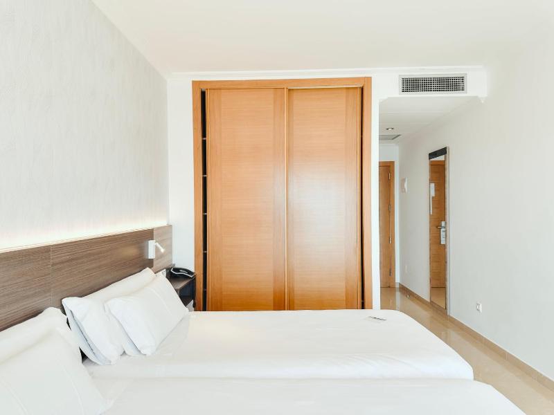 Twin Room with Sea View image 1