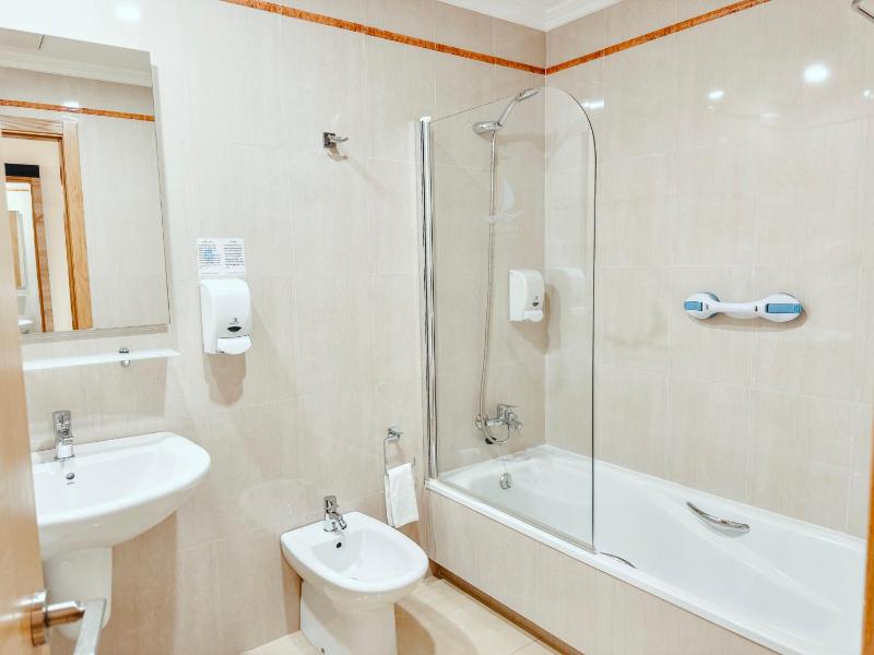 Twin Room with Sea View image 3