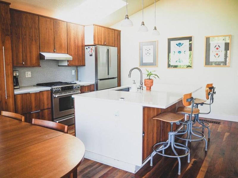Fenced Yard Walkable Parking! - image 1