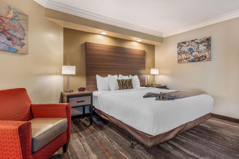 Deluxe King Room - Non-Smoking image 3