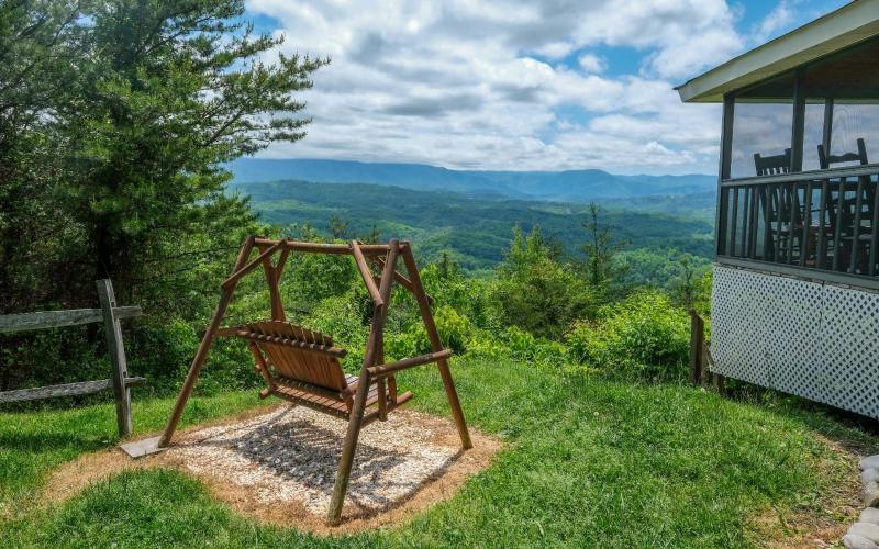 Over the Top - Pets Welcome Mountain Views Hot Tub Wood-burning Fireplace - image 1