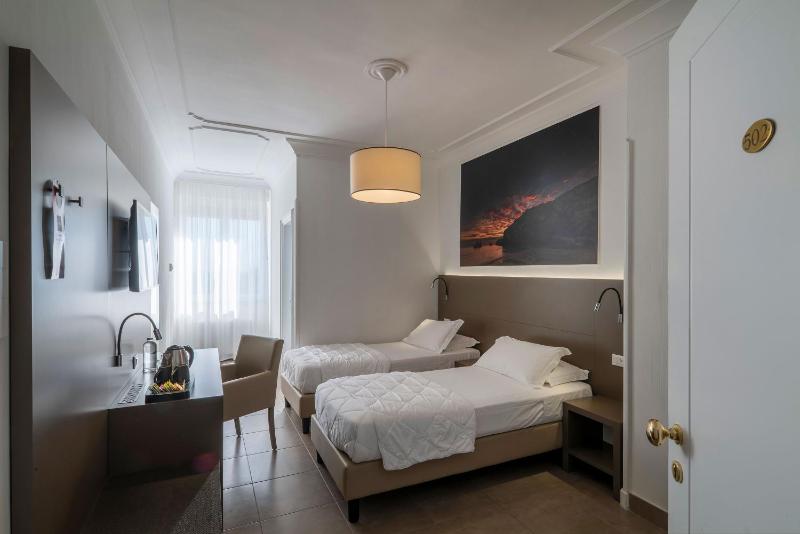 Standard Double or Twin Room image 1