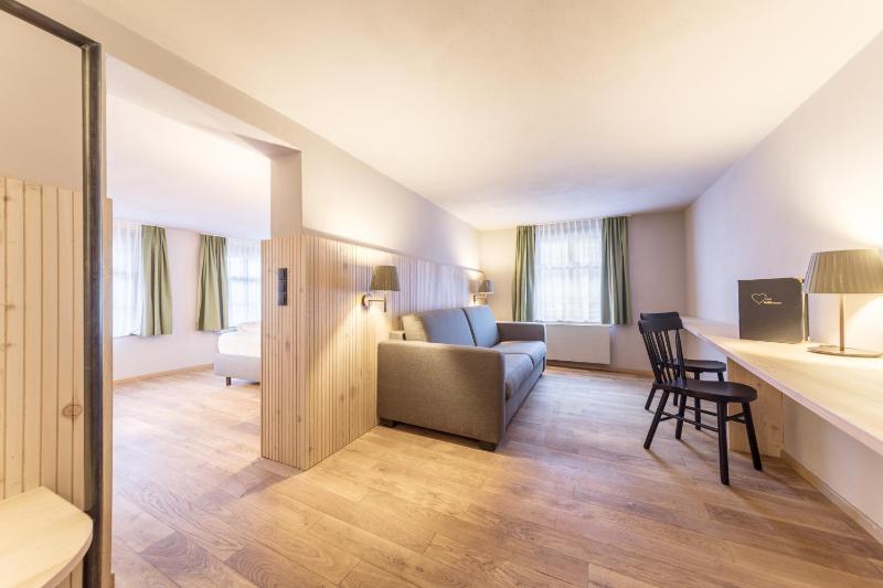 Classic Quadruple Room image 4