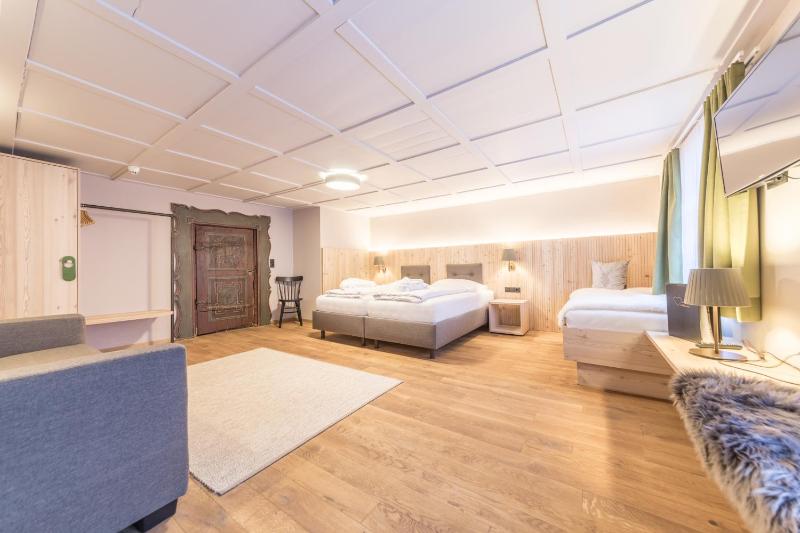 Classic Quadruple Room image 2