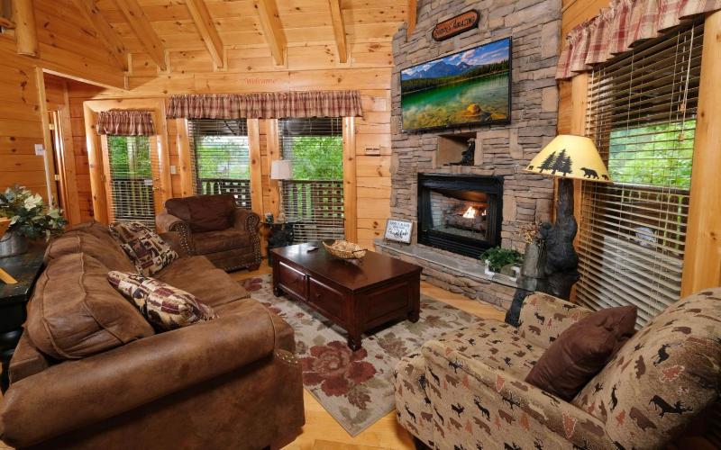 Simply Amazing - Game Tables and Hot Tub - image 21