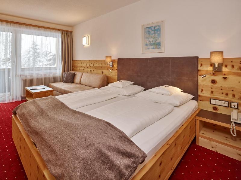 Junior Suite with Balcony image 2