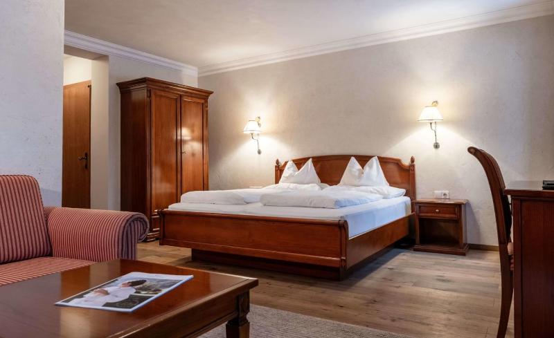 Deluxe Double Room image 3