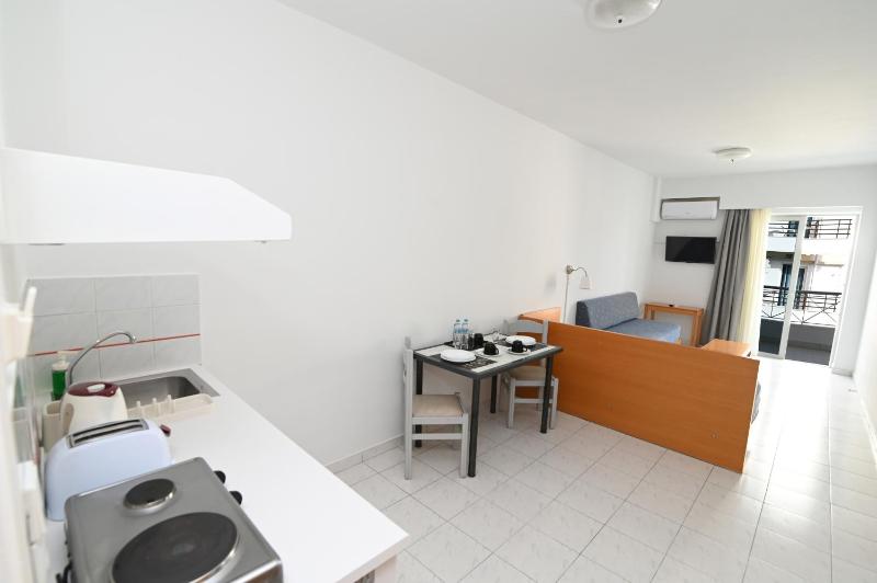 One-Bedroom Apartment with Side Sea View image 4