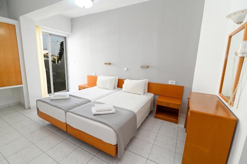 One-Bedroom Apartment with Side Sea View image 2