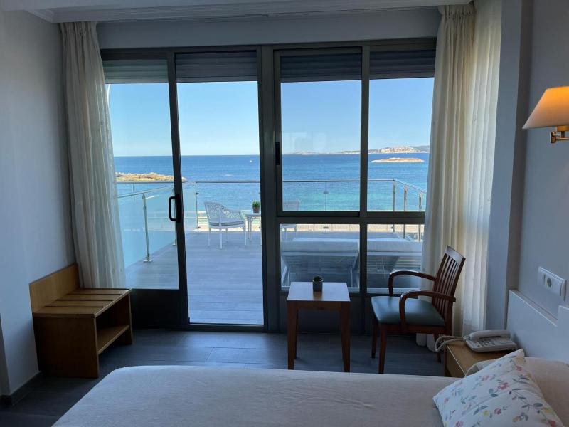 Superior Double or Twin Room with Sea View image 2