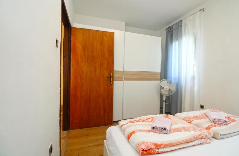 Apartments Pjescana Uvala 606 - image 37