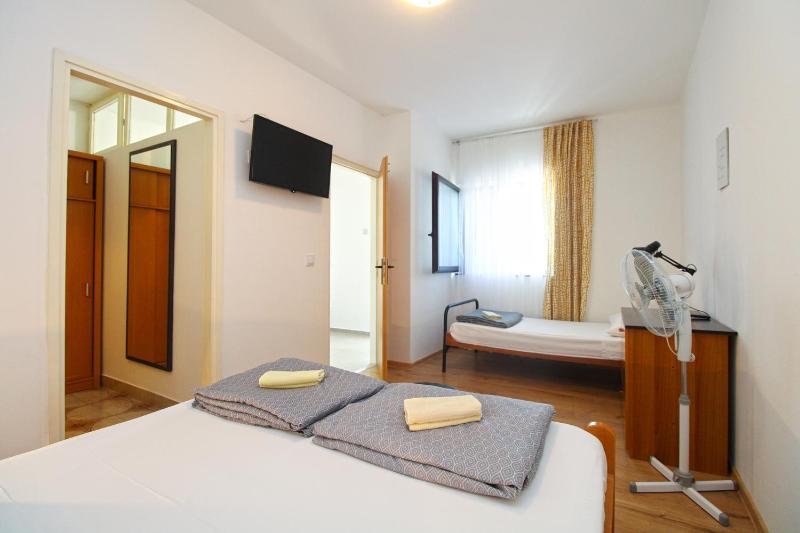 Apartments Pjescana Uvala 606 - image 21