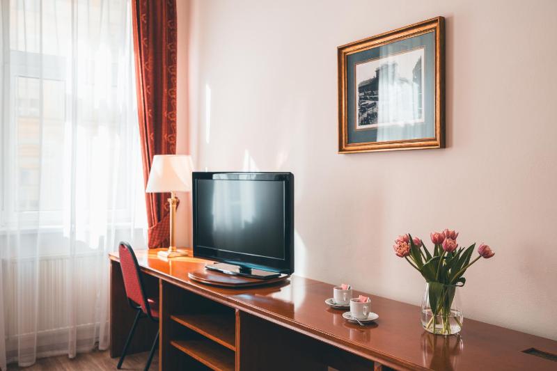 Double Room image 4