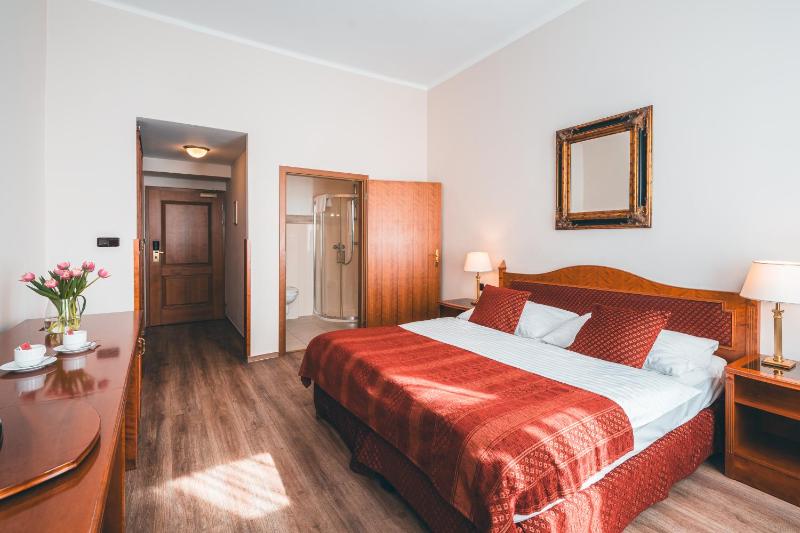 Double Room image 3