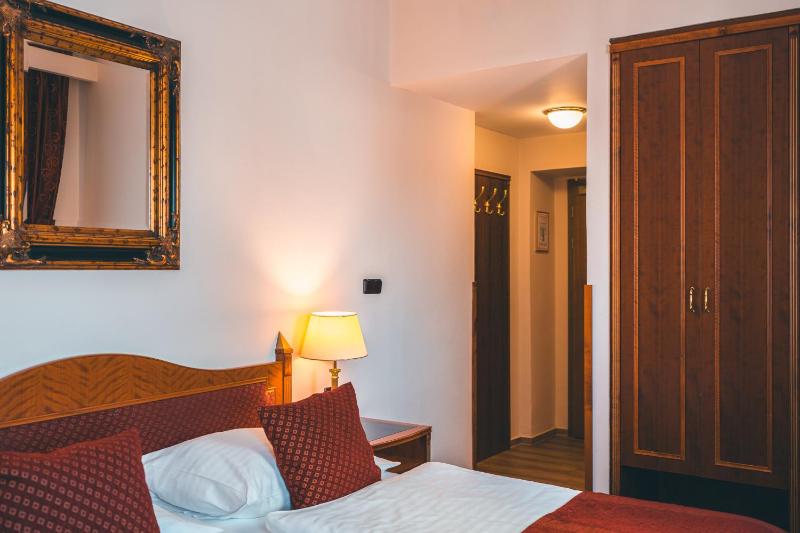 Double Room image 2