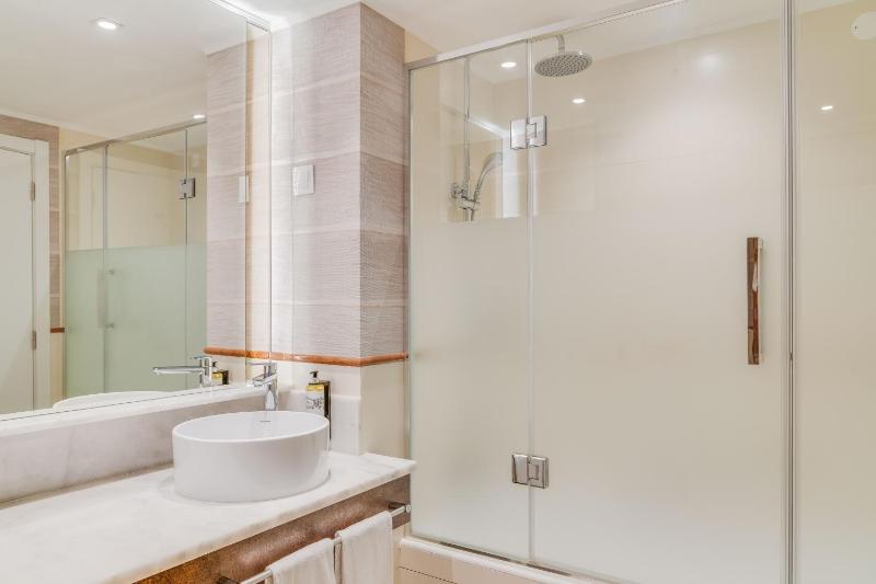 Standard Double or Twin Room with Sea View image 2