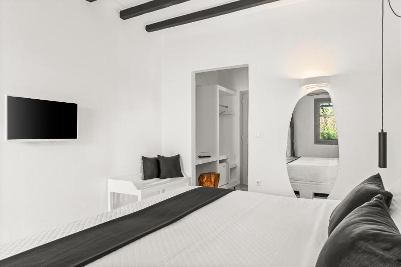 Premium Double Room with Jetted Tub and Patio image 3