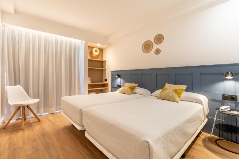 Twin Room image 1