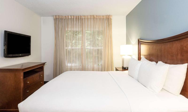 One-Bedroom King Suite image 2