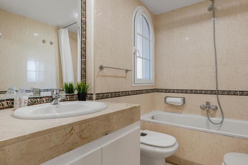 Duplex in Puerto Banus by Costarentals - Ref M40 - image 8