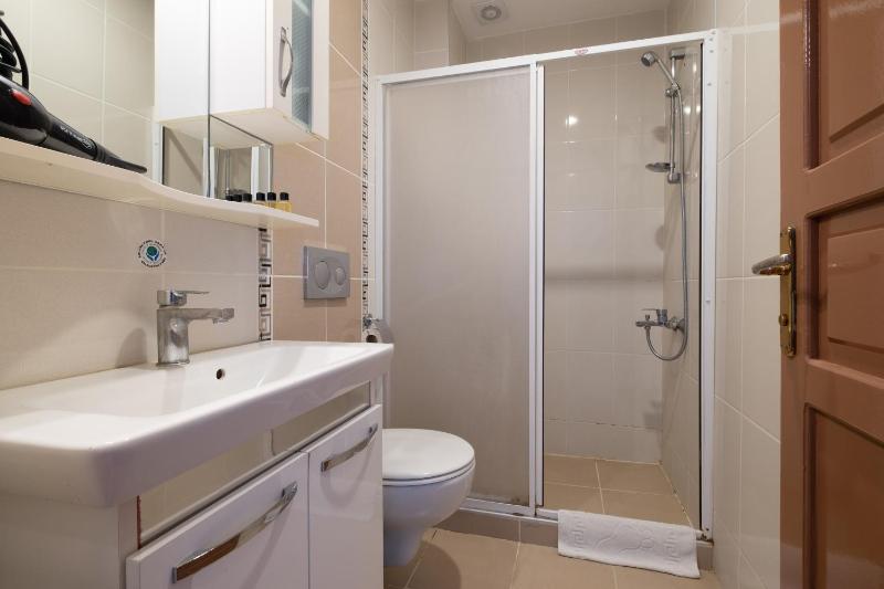 Economy Double Room image 4