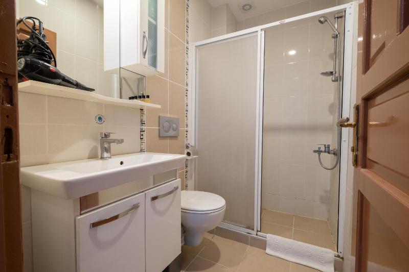 Economy Double Room image 3