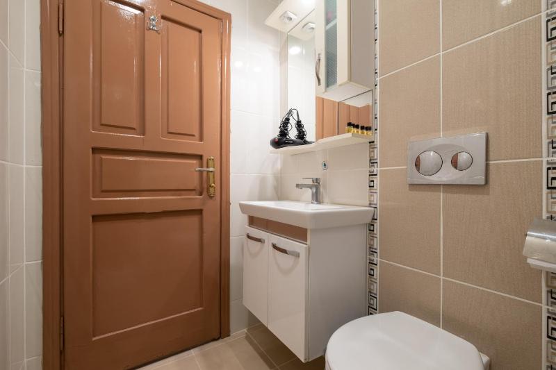 Economy Double Room image 2