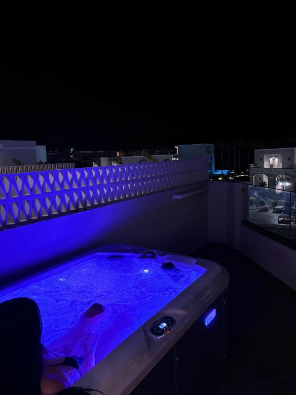 Deluxe Double or Twin Room with Spa Bath image 4