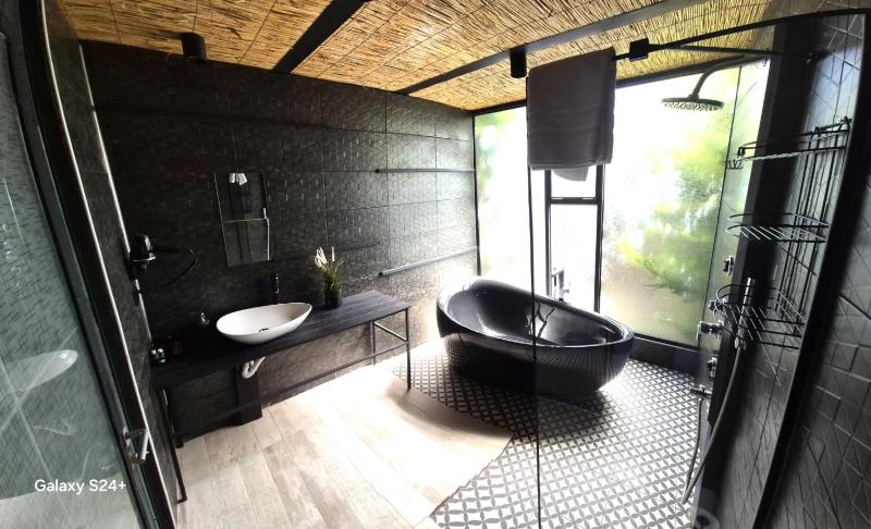 Deluxe Bungalow with Garden View image 3