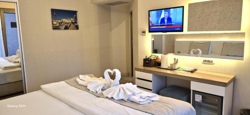 Room with Pool View image 1