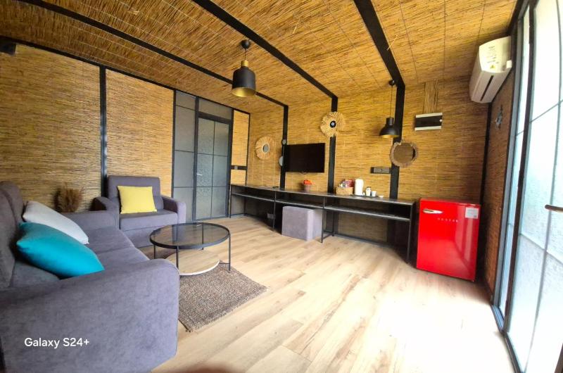 Deluxe Bungalow with Garden View image 2