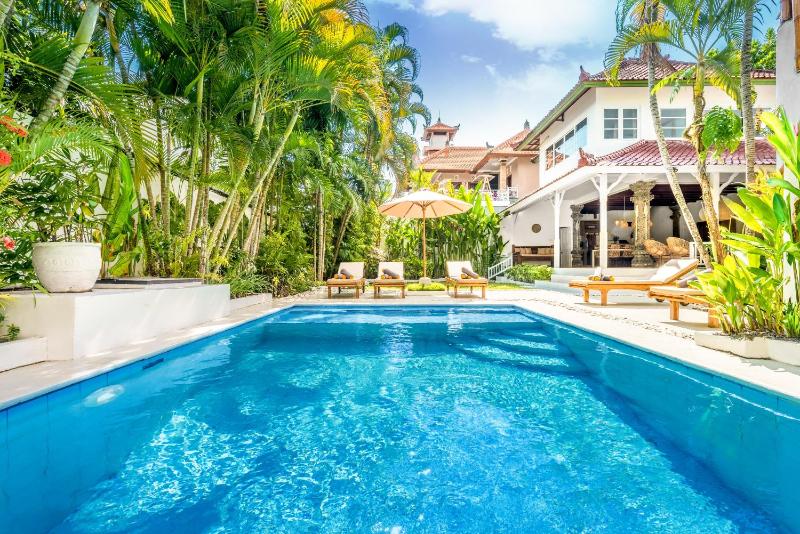 Villa Berlin - Private 6 BDR Villa in Seminyak with Pool and Garden - image 9