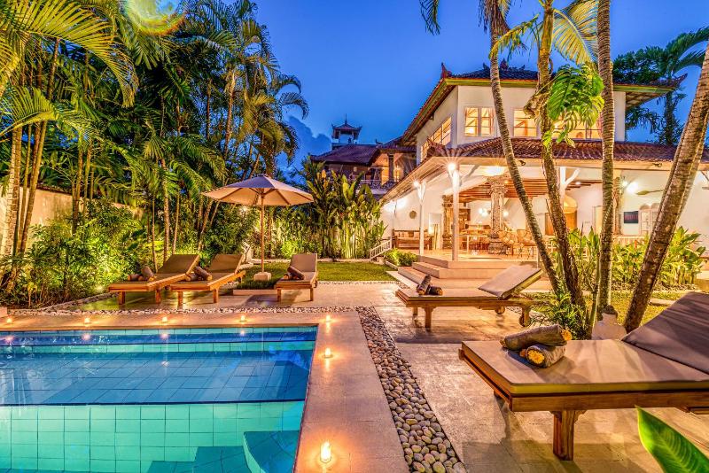 Villa Berlin - Private 6 BDR Villa in Seminyak with Pool and Garden - image 4