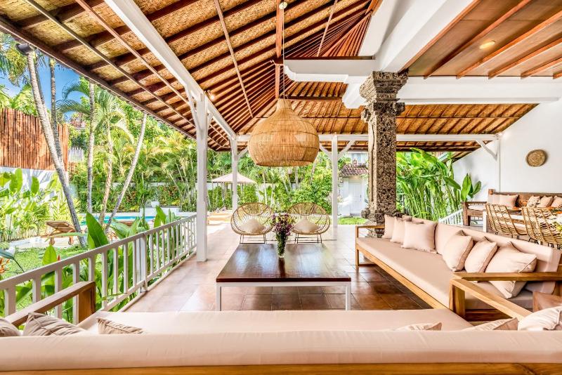 Villa Berlin - Private 6 BDR Villa in Seminyak with Pool and Garden - image 2