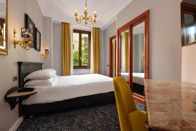 Standard Double or Twin Room image 4