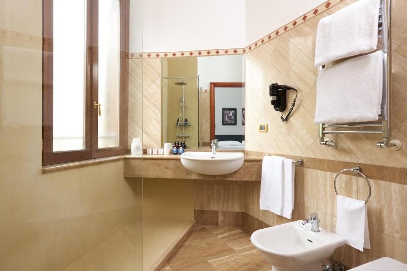 Standard Double or Twin Room image 3