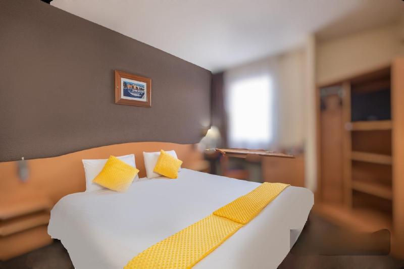 Twin Room image 1