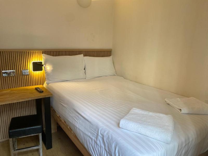 Ensuite Single Room without Window image 2