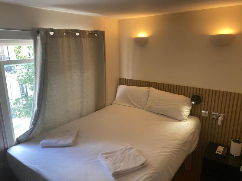 En Suite Double Room image 1