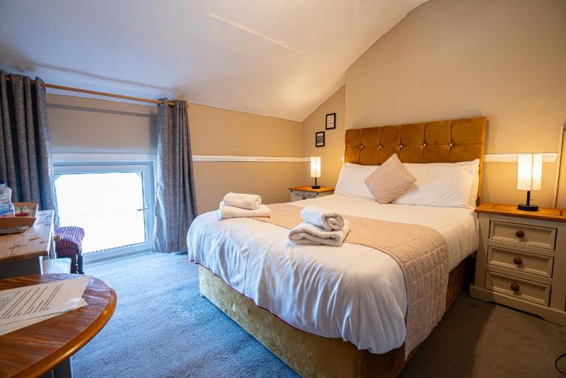Standard Double Room image 4