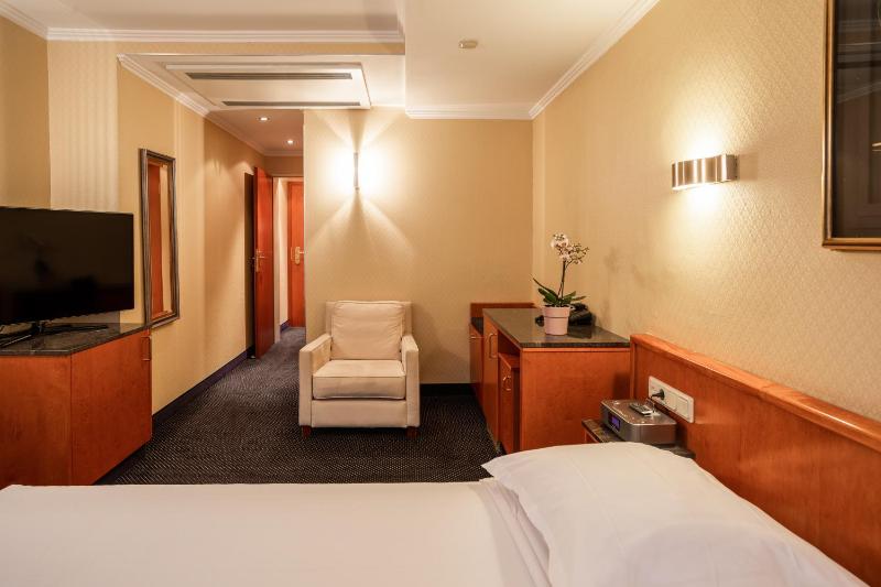 Standard Double Room with Wellness Area Access image 3