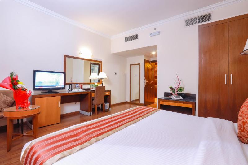 Standard Double Room image 4