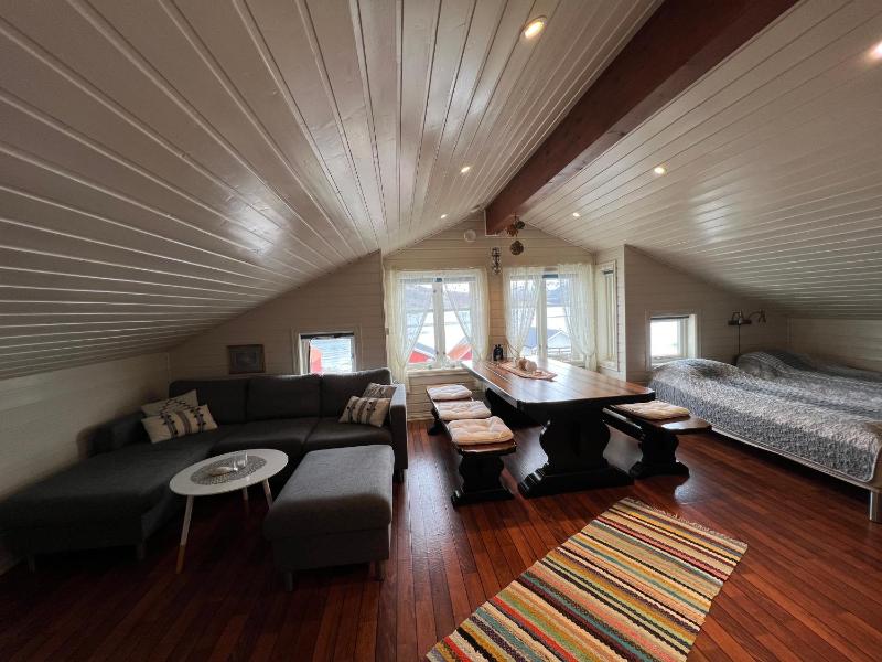 Captain's Cabin image 1