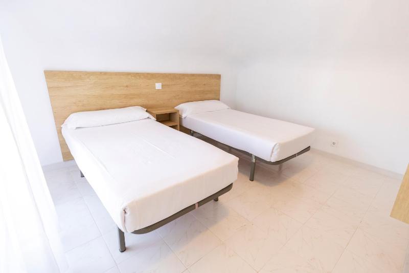 Two-Bedroom Apartment (4-5 Adults) image 3