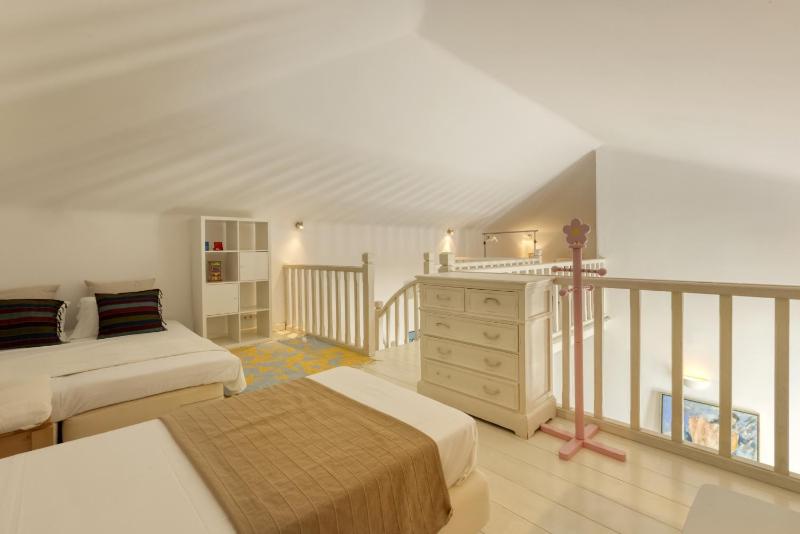 Deluxe Villa image 3