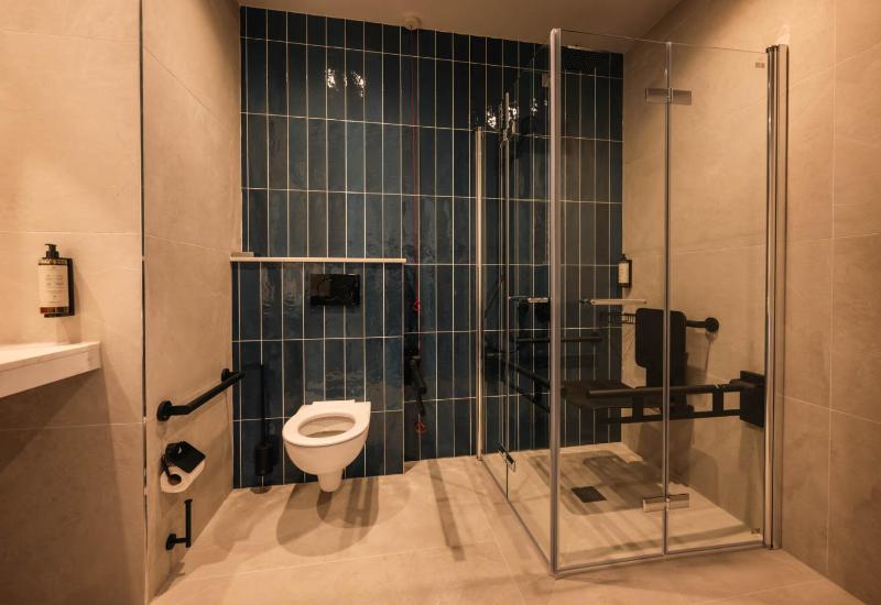 Superior Accessible King image 4