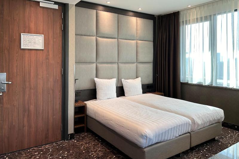 Quadruple Room image 4