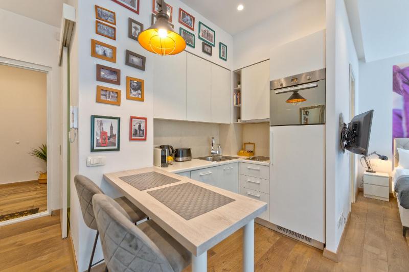 Deluxe King Studio image 4