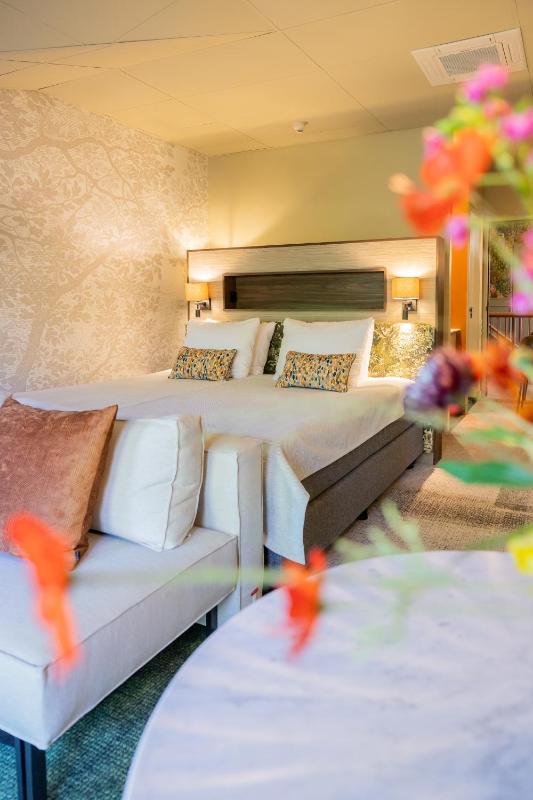 Deluxe Junior Suite image 4