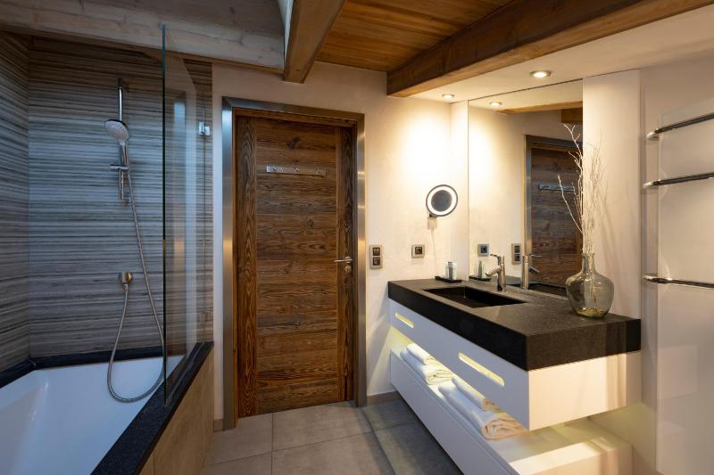 Three-bedroom Apartment for 8 people With Spa Access image 3